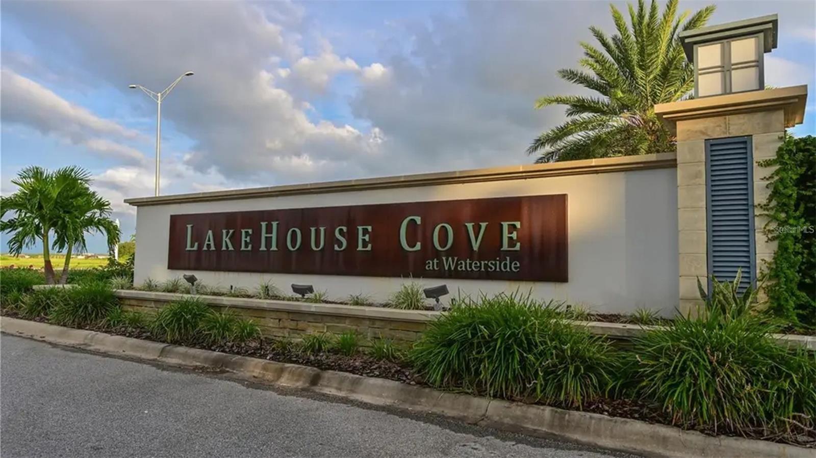LAKEHOUSE COVE AT WATERSIDE - Residential