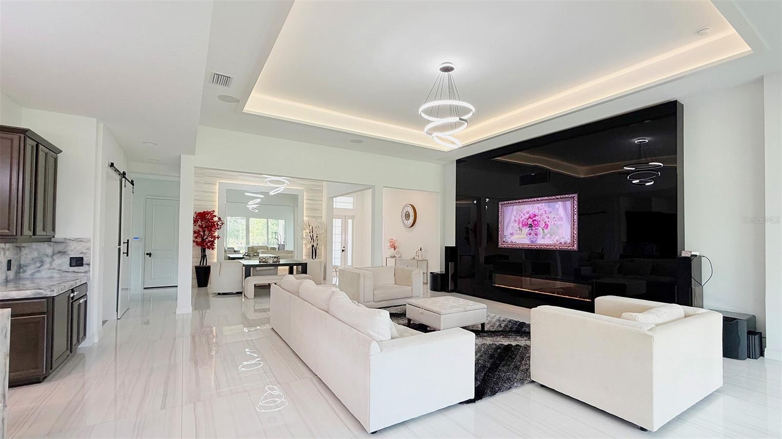 LAKEHOUSE COVE AT WATERSIDE - Residential