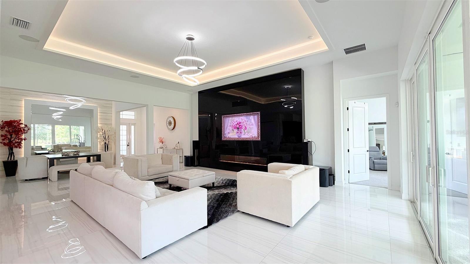 LAKEHOUSE COVE AT WATERSIDE - Residential