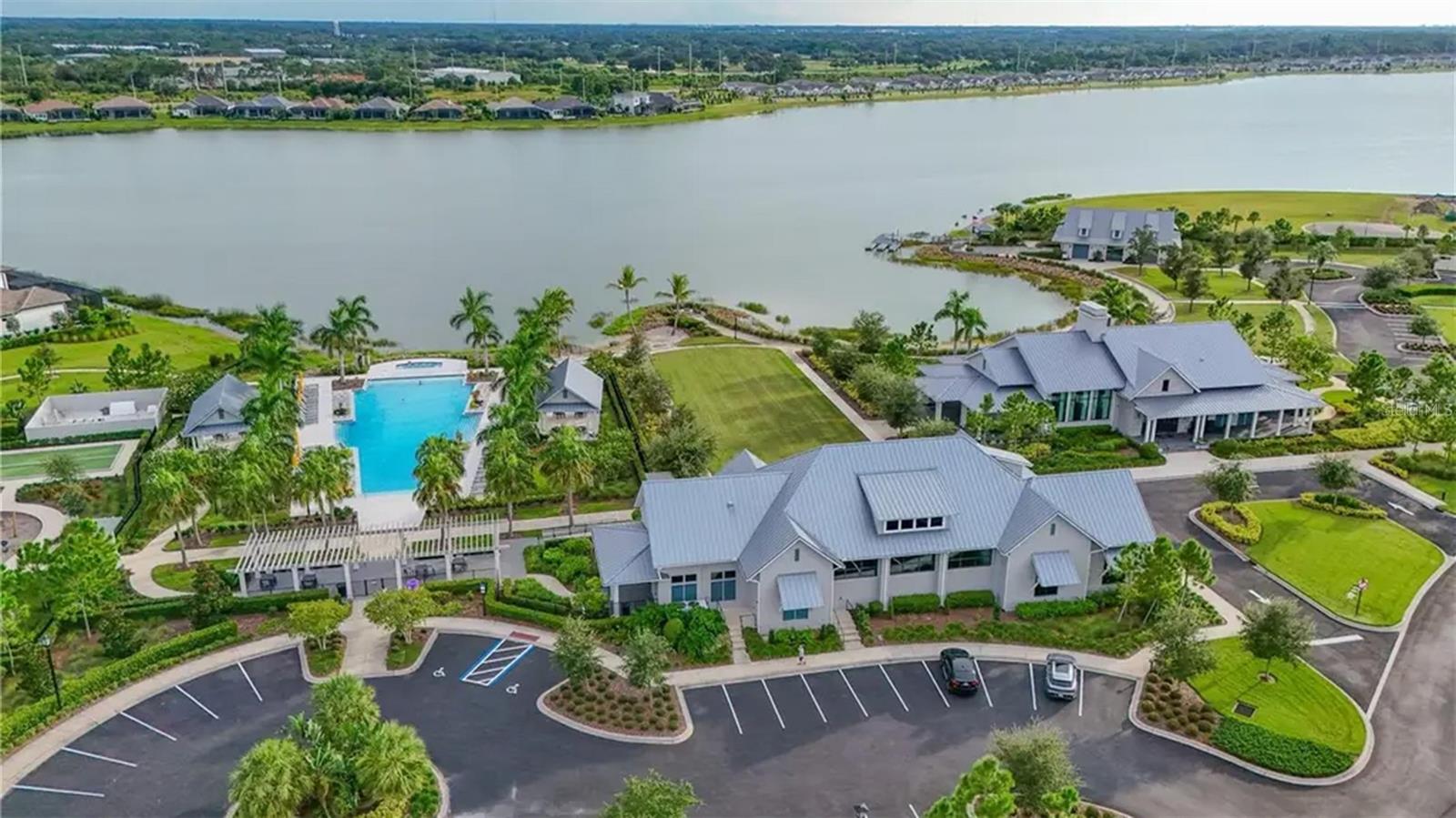 LAKEHOUSE COVE AT WATERSIDE - Residential