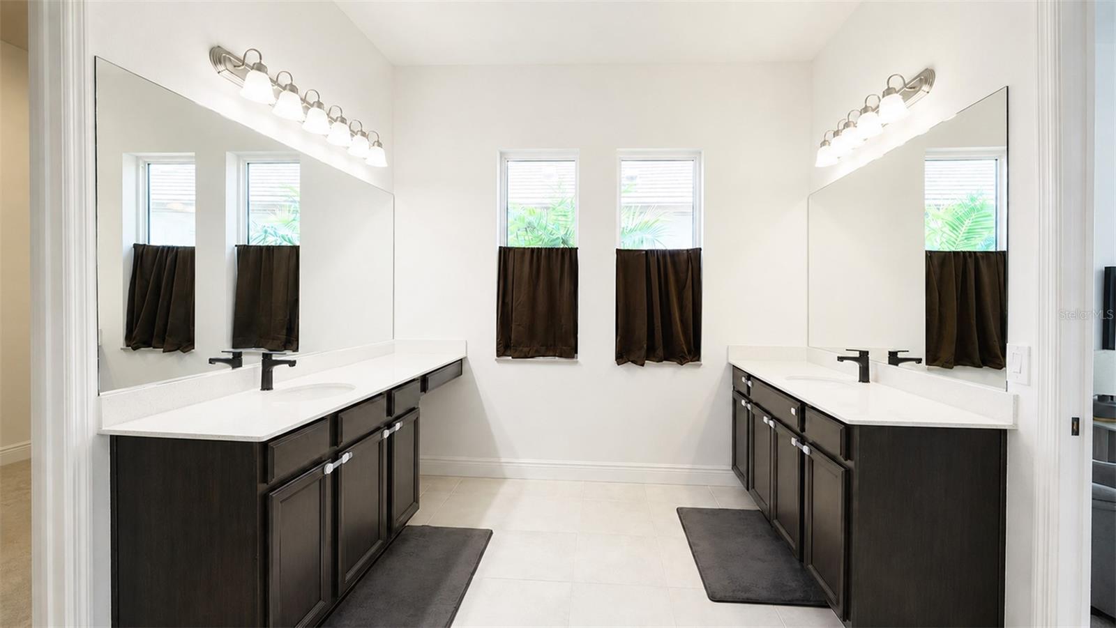 LAKEHOUSE COVE AT WATERSIDE - Residential