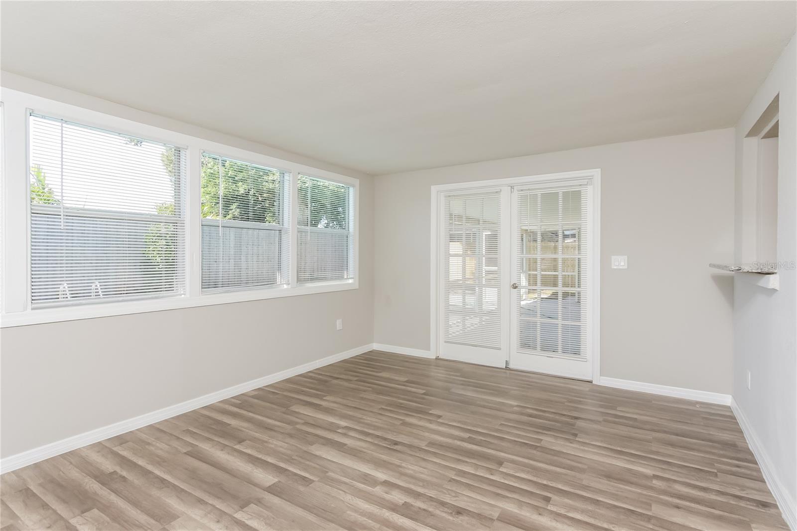 PALM LAKES - Residential Lease