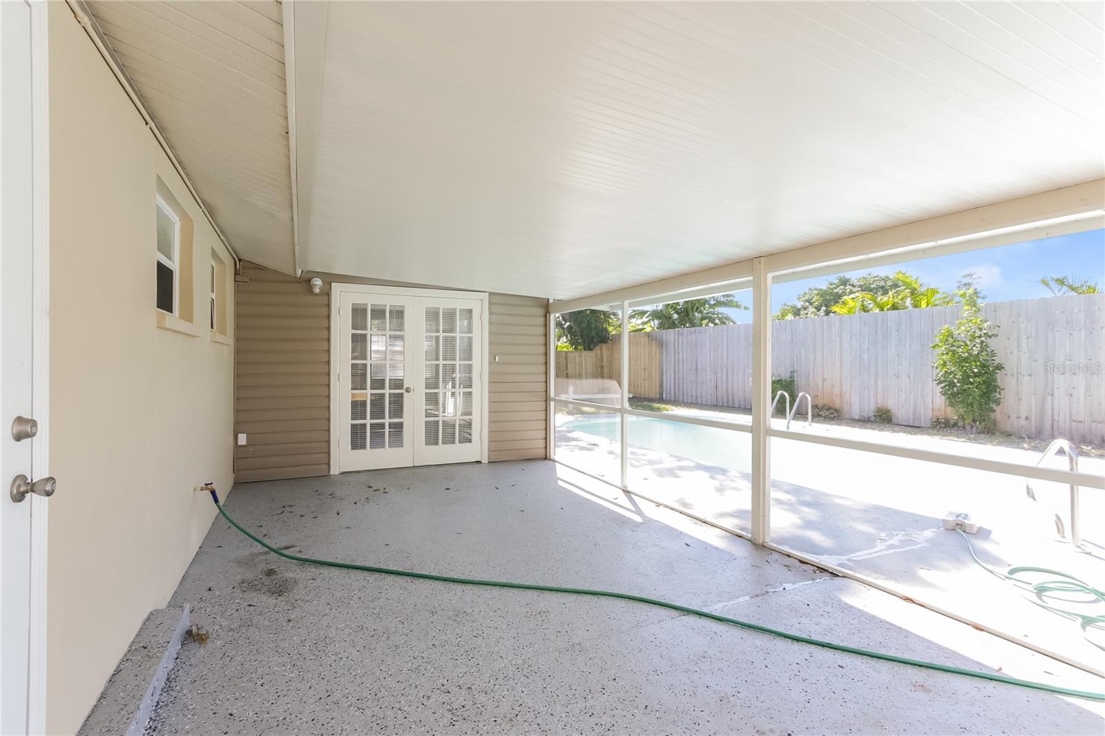 PALM LAKES - Residential Lease