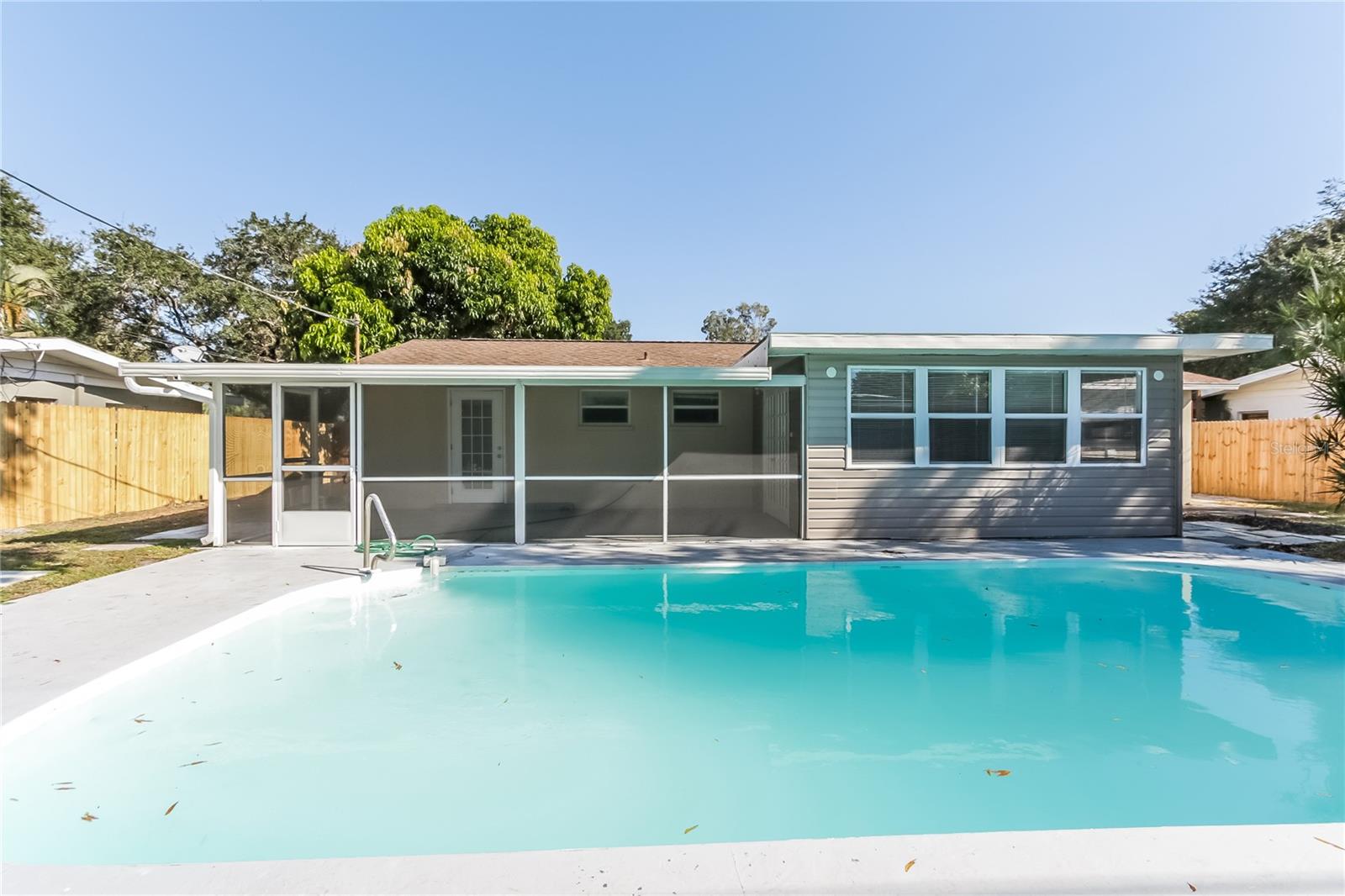 PALM LAKES - Residential Lease