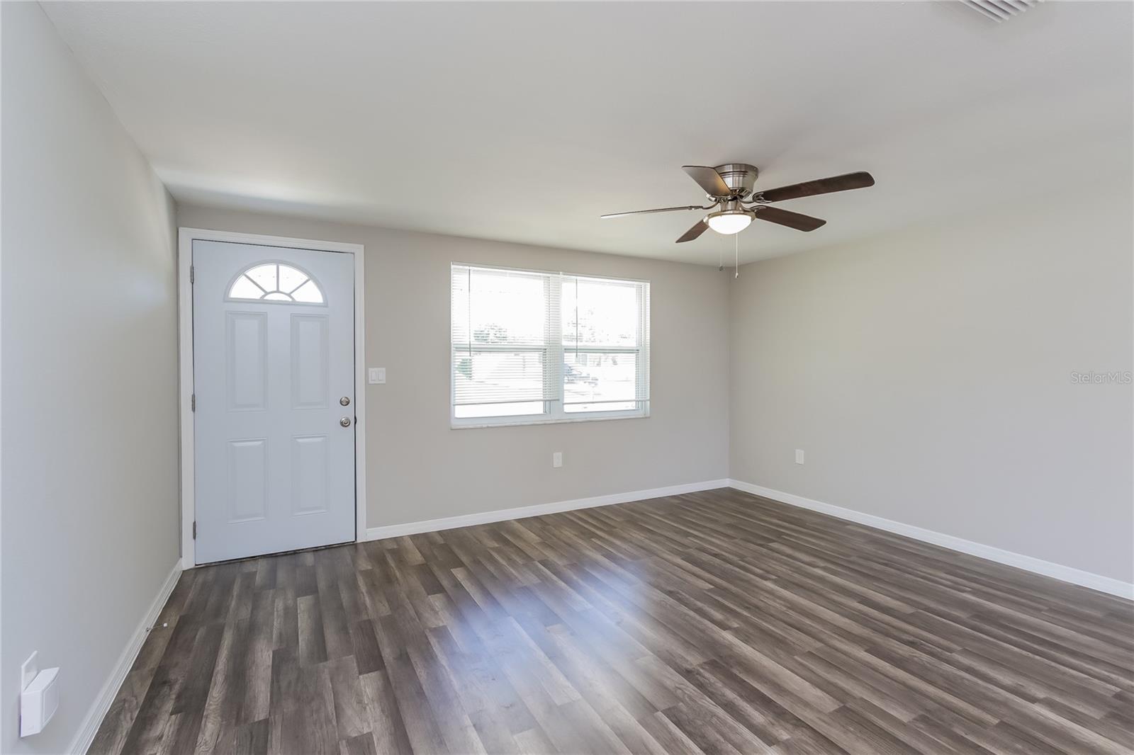 PALM LAKES - Residential Lease