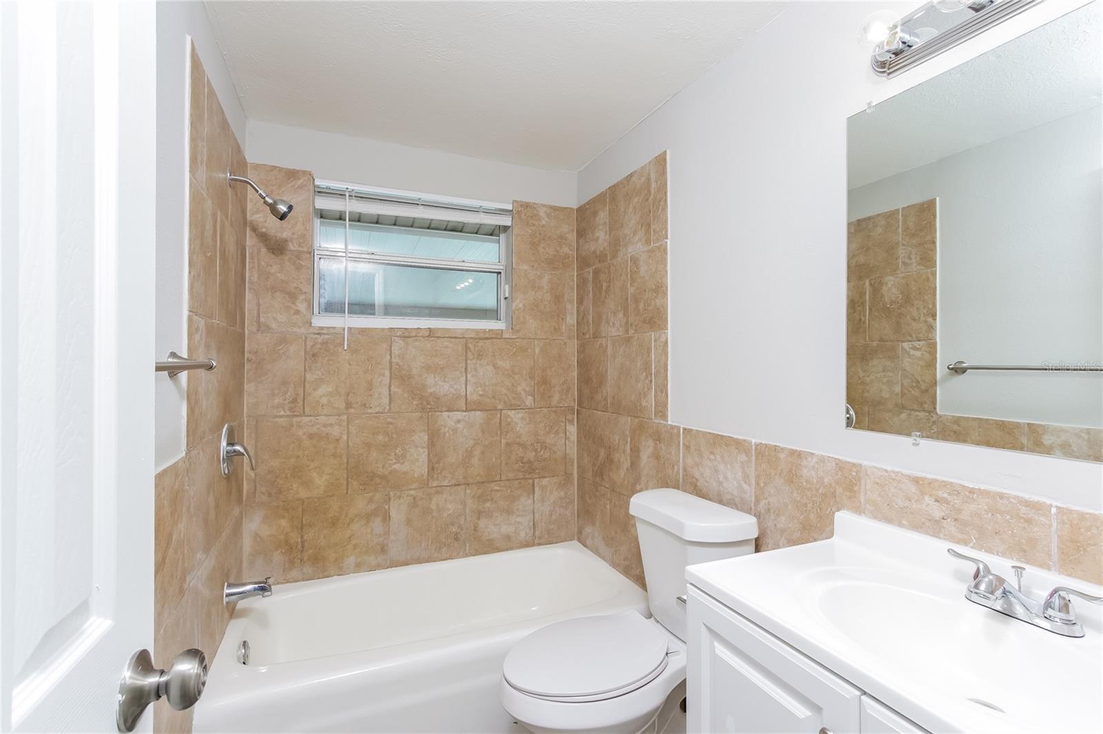 PALM LAKES - Residential Lease