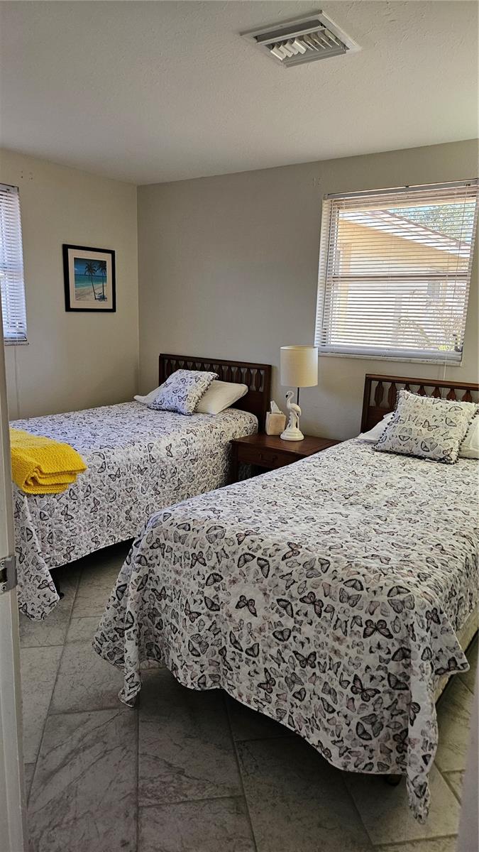 GOLDEN BEACH - Residential