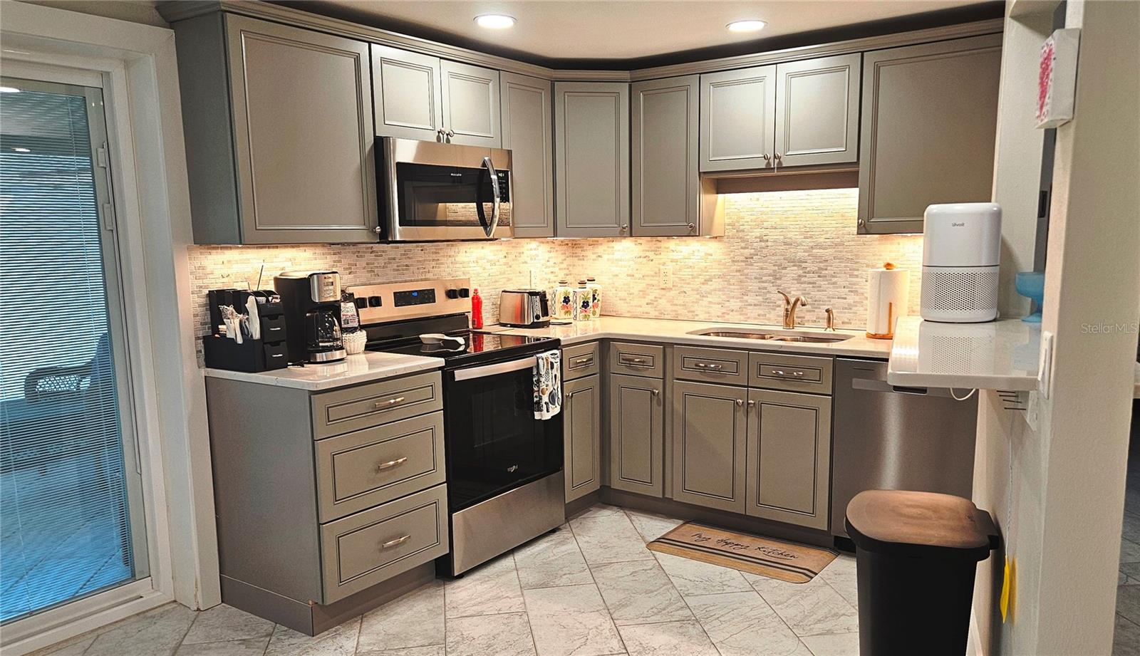 GOLDEN BEACH - Residential