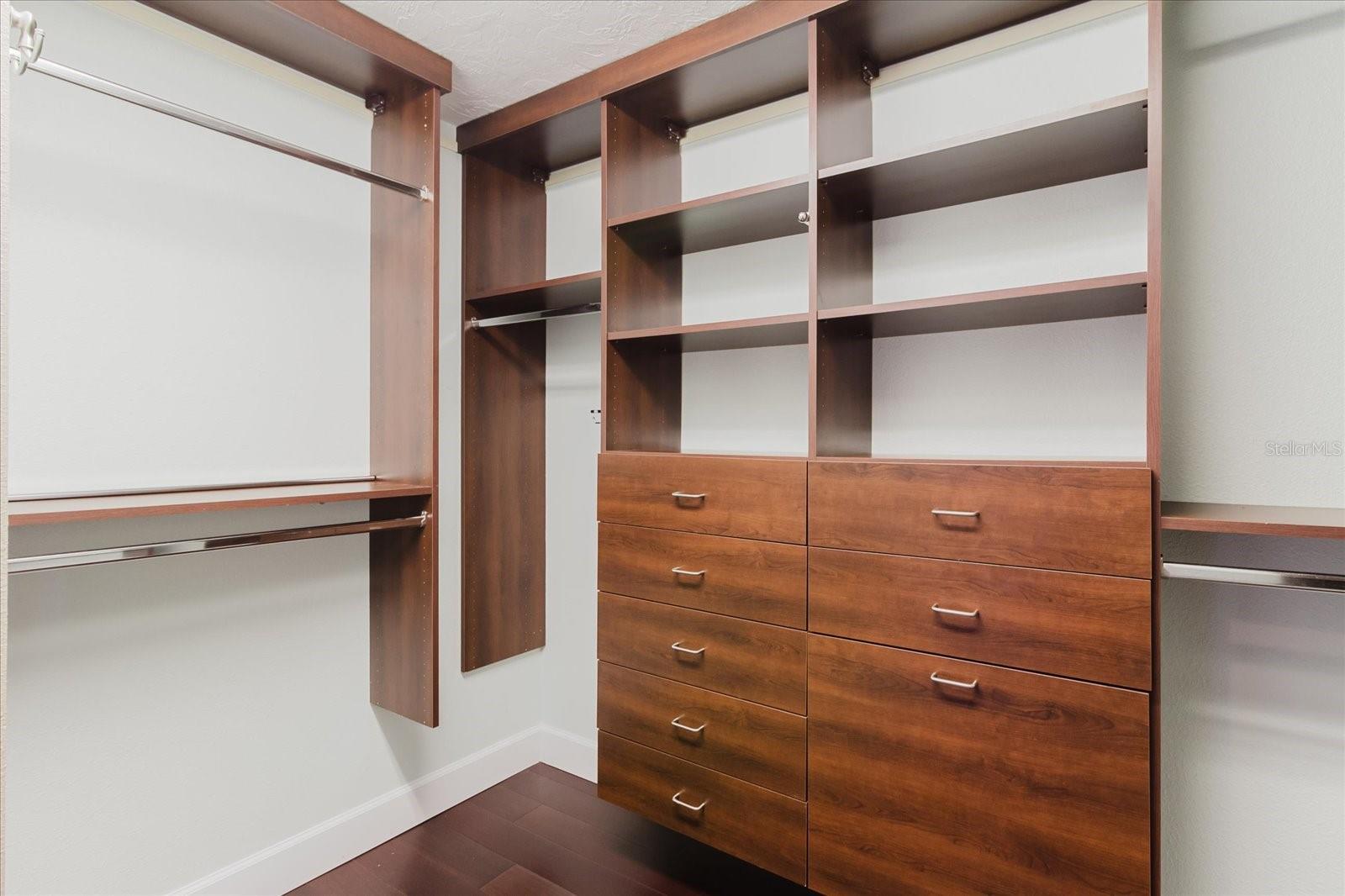 BAY PLAZA - Residential