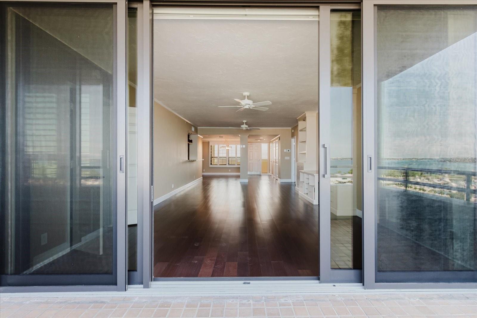 BAY PLAZA - Residential