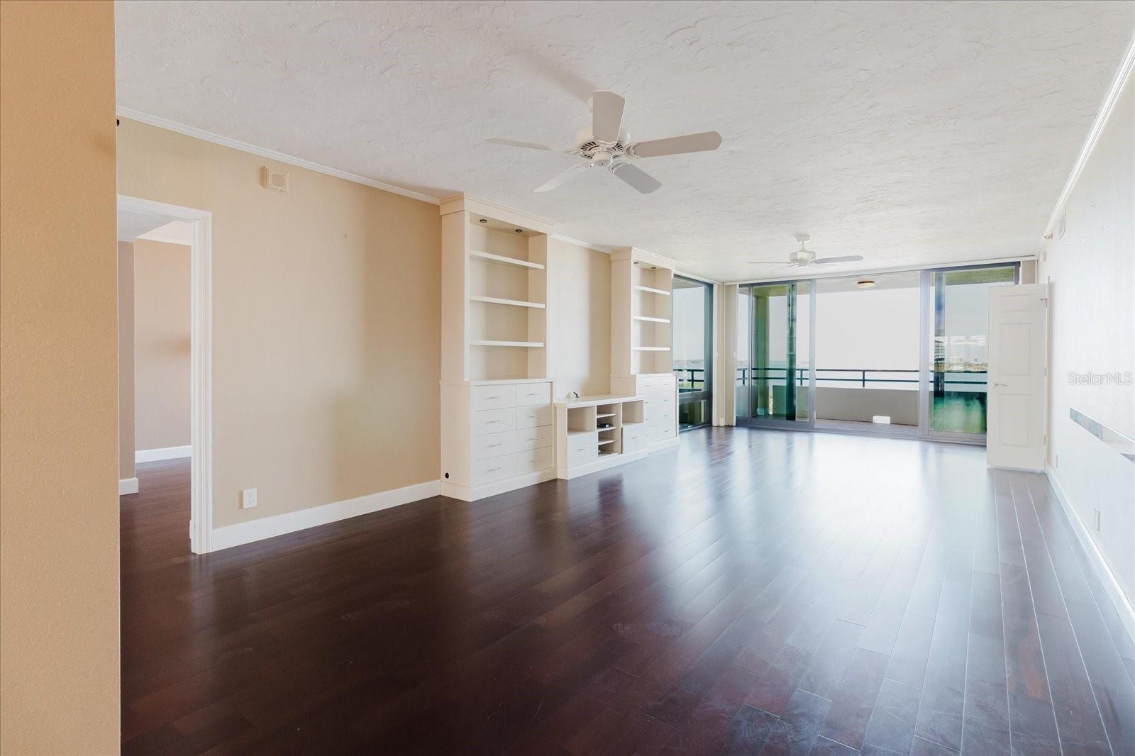 BAY PLAZA - Residential