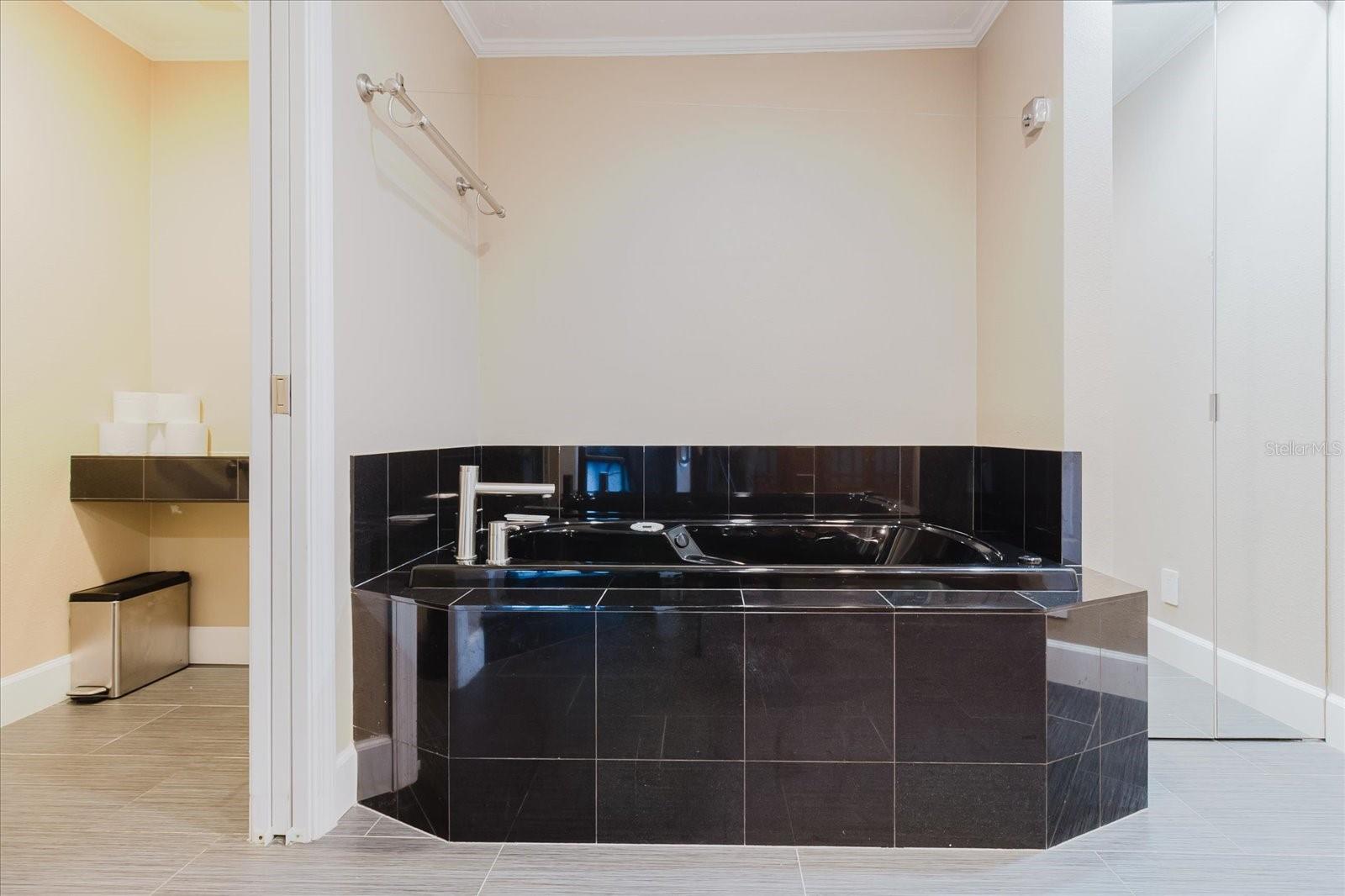 BAY PLAZA - Residential