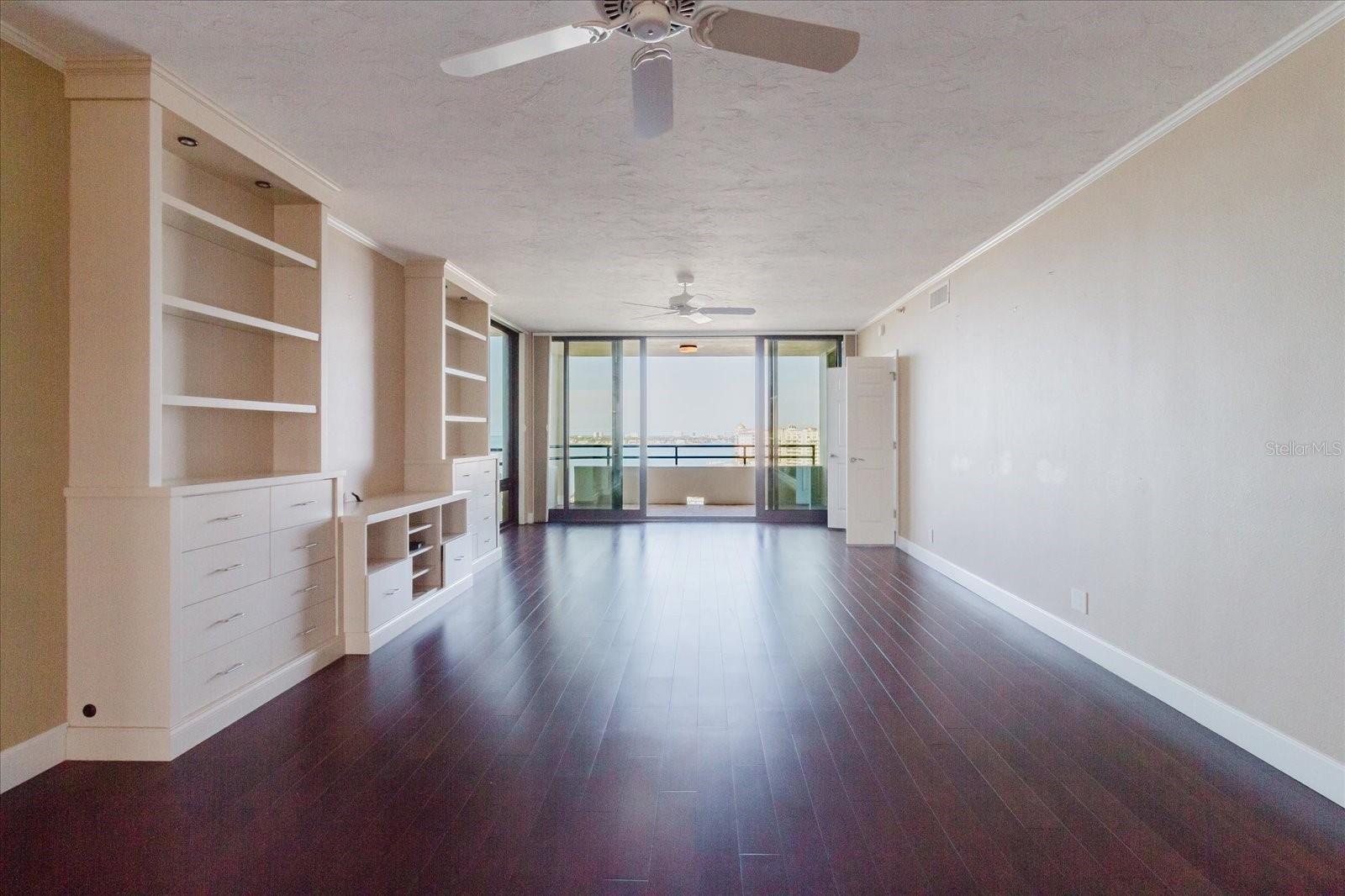 BAY PLAZA - Residential