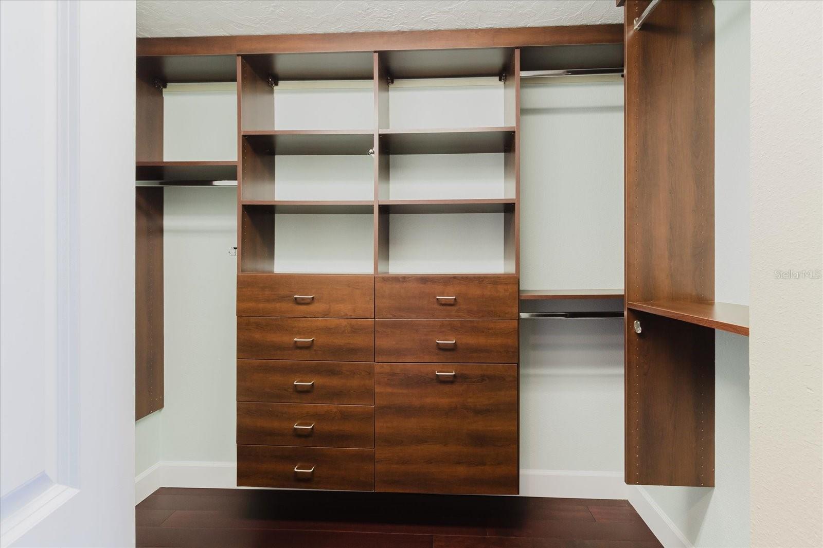 BAY PLAZA - Residential