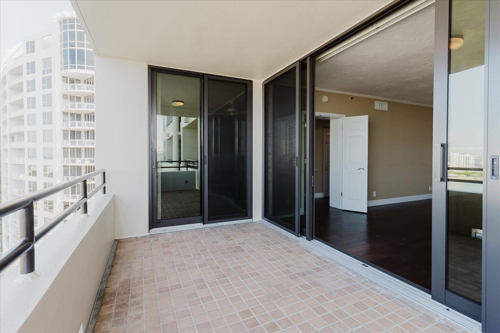 BAY PLAZA - Residential