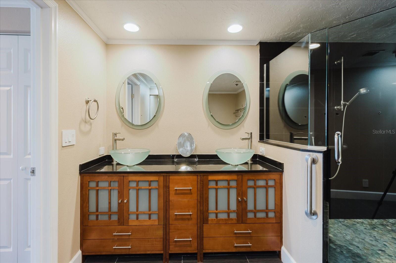 BAY PLAZA - Residential