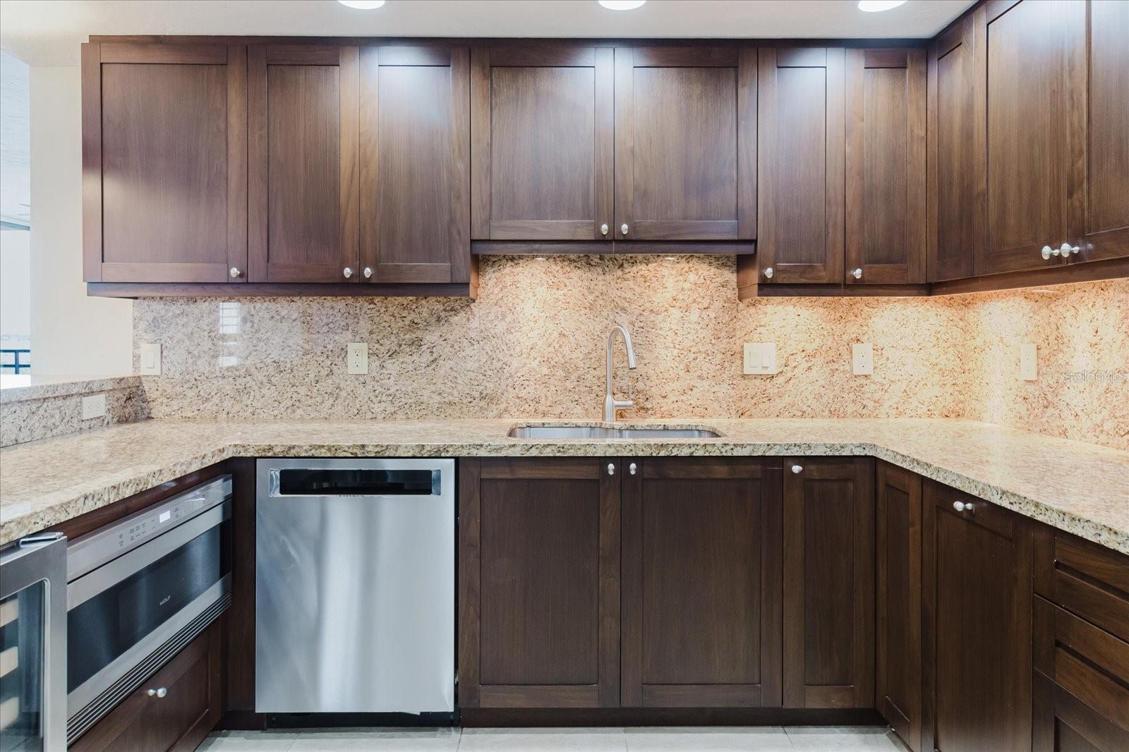 BAY PLAZA - Residential