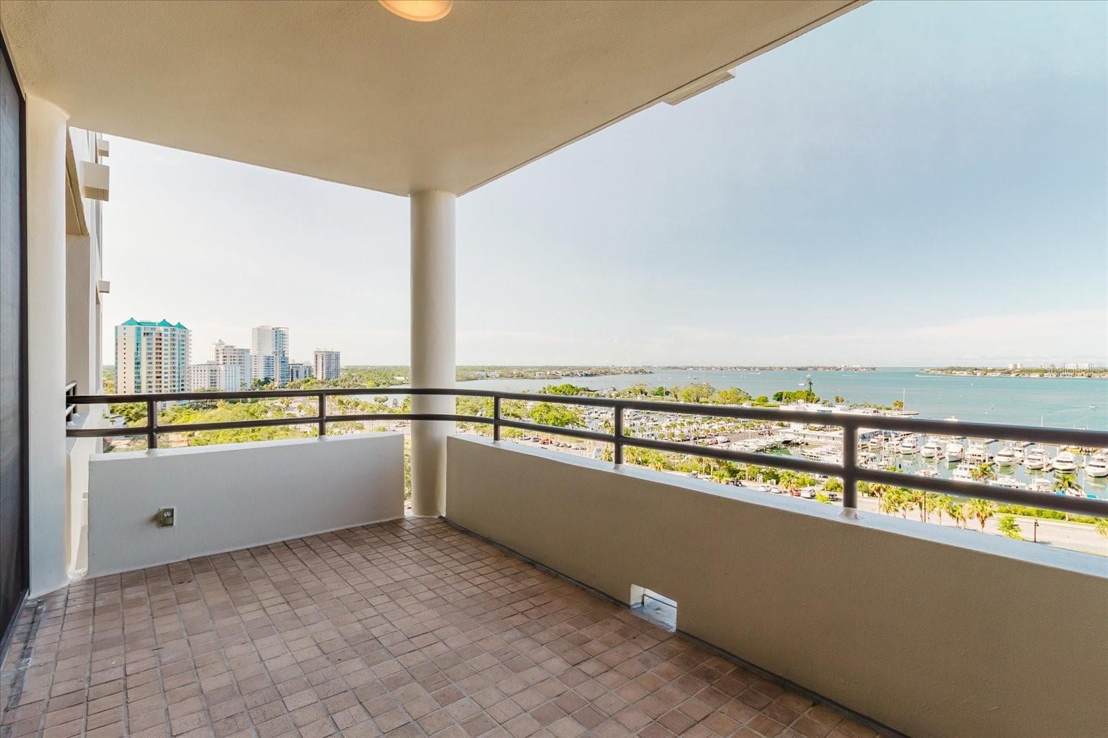 BAY PLAZA - Residential