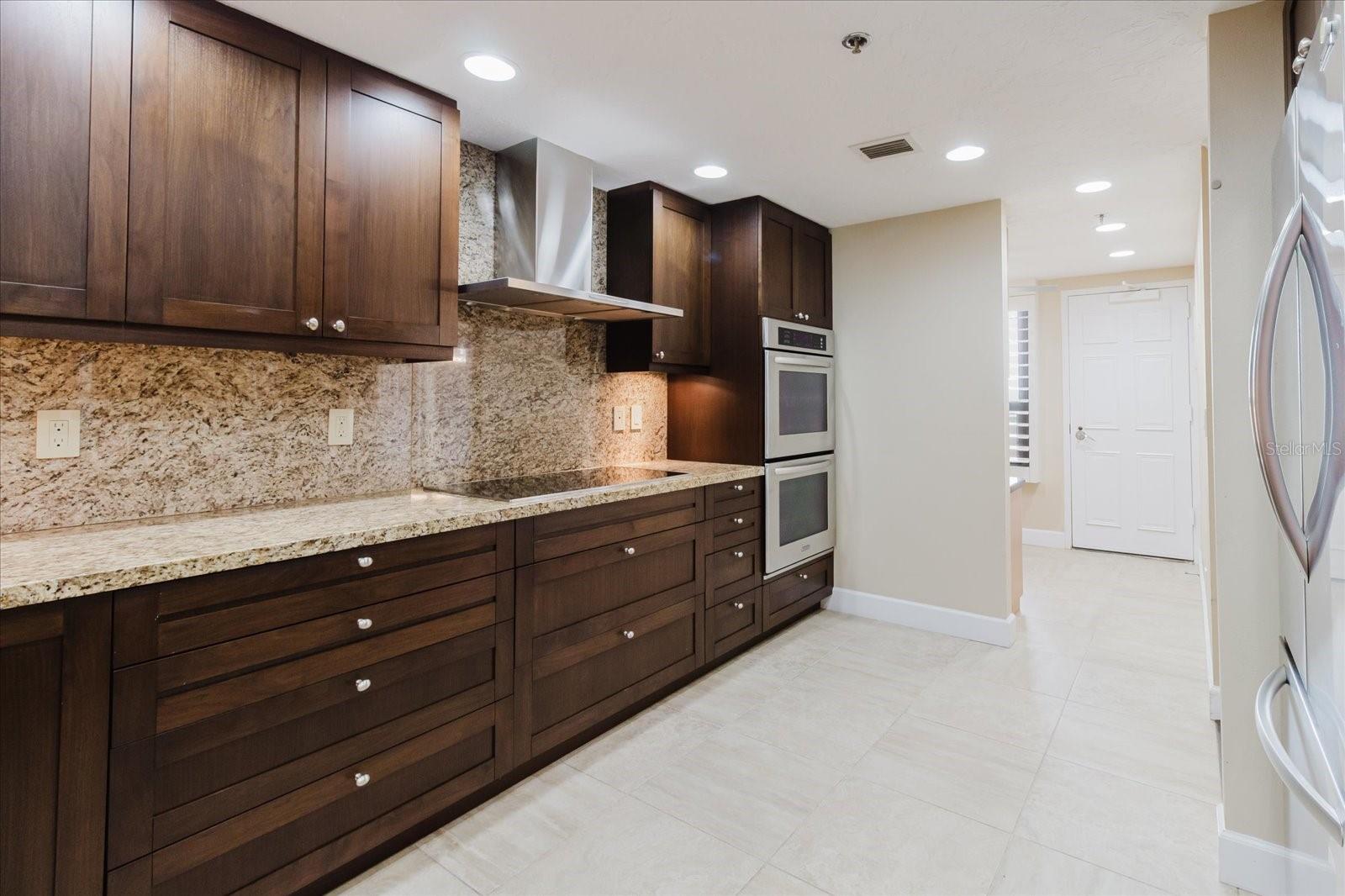 BAY PLAZA - Residential