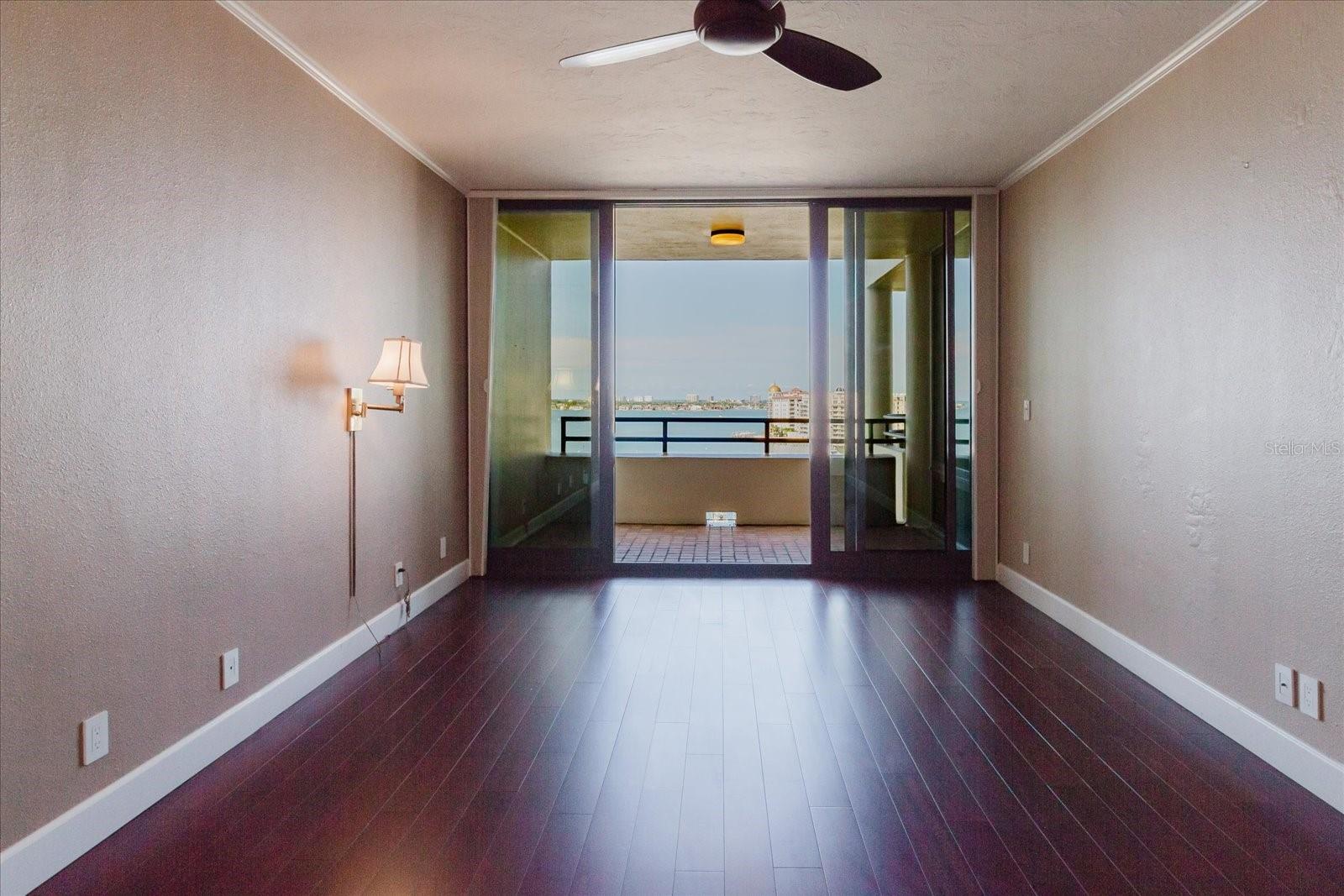 BAY PLAZA - Residential