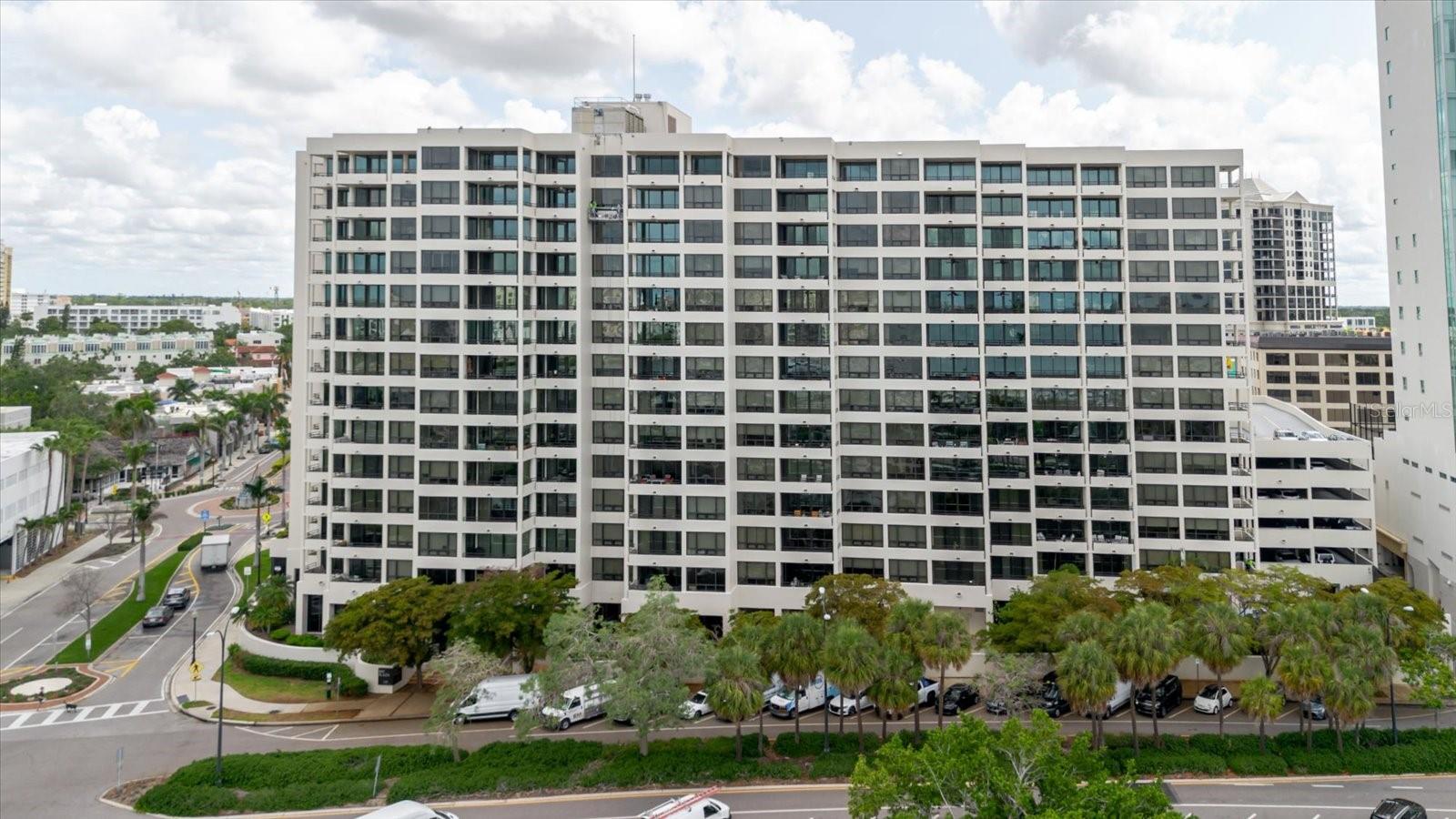 BAY PLAZA - Residential