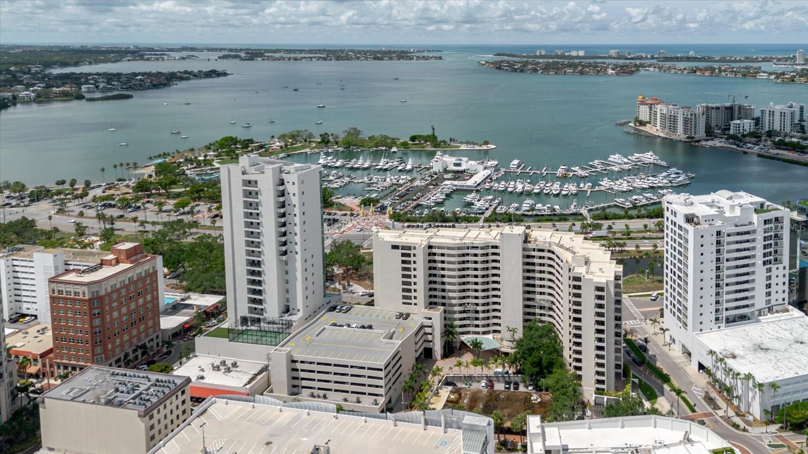 BAY PLAZA - Residential