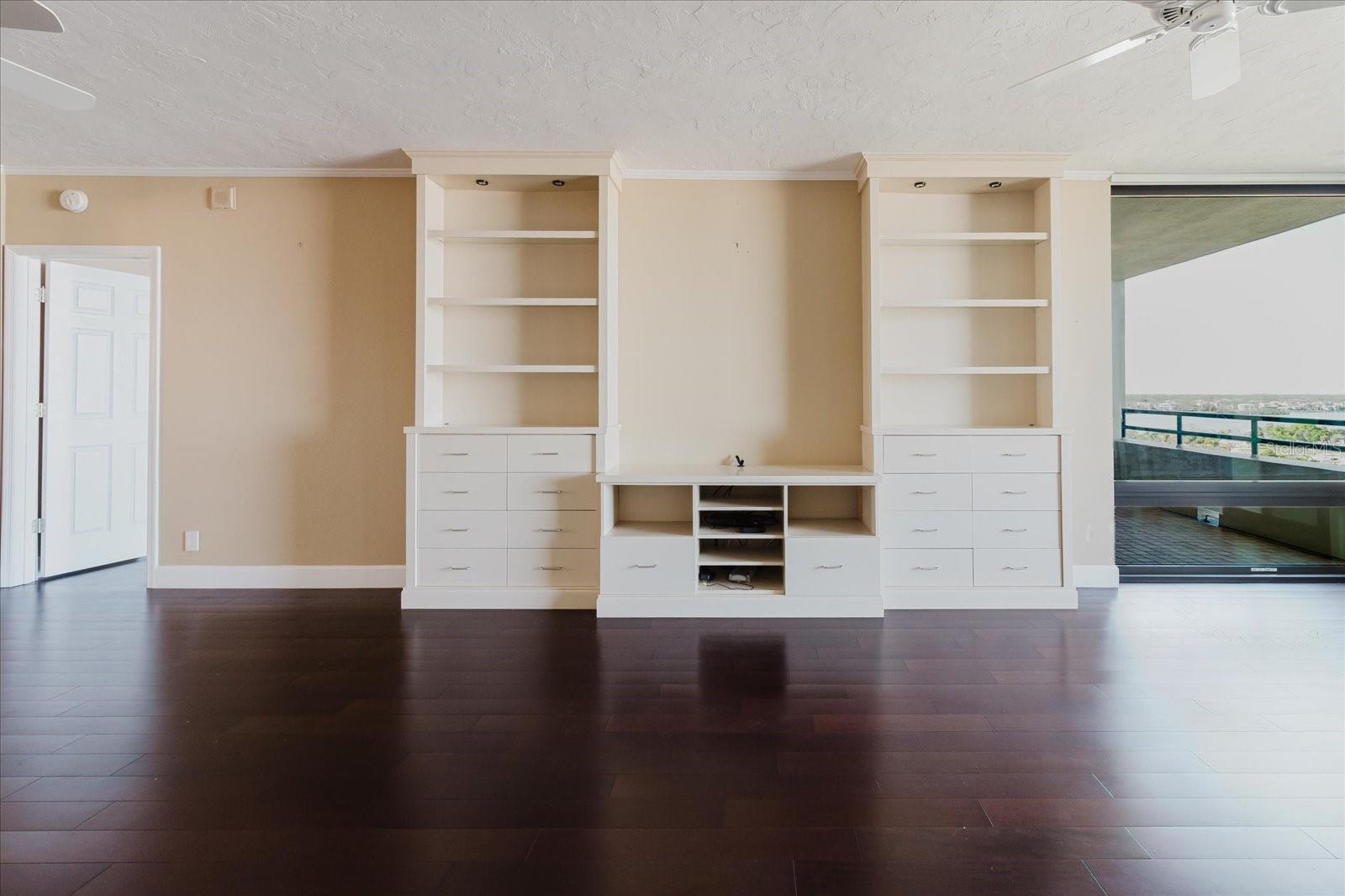 BAY PLAZA - Residential