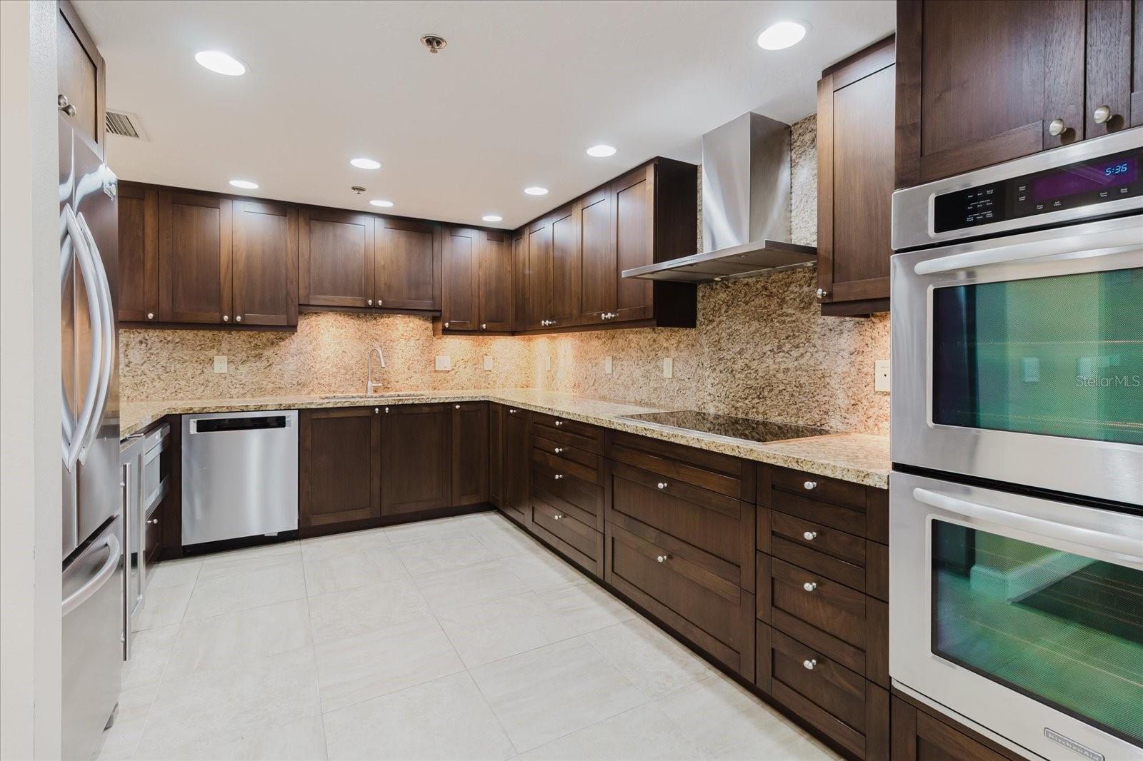 BAY PLAZA - Residential