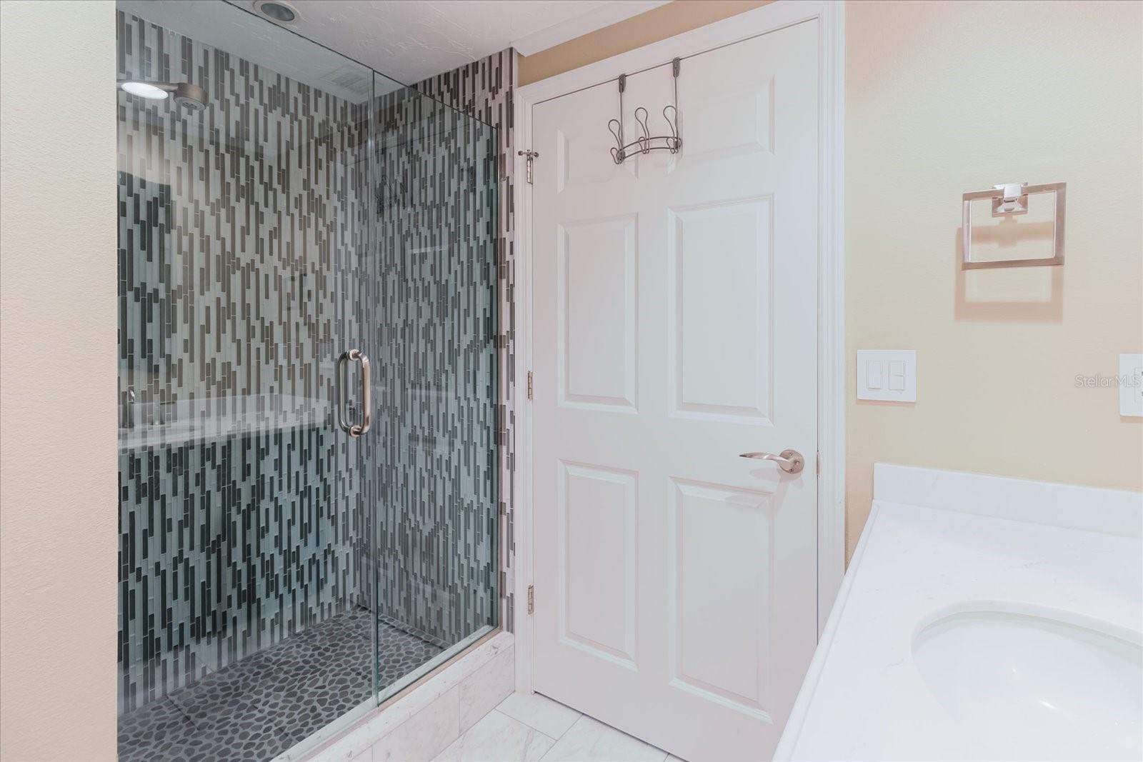 BAY PLAZA - Residential