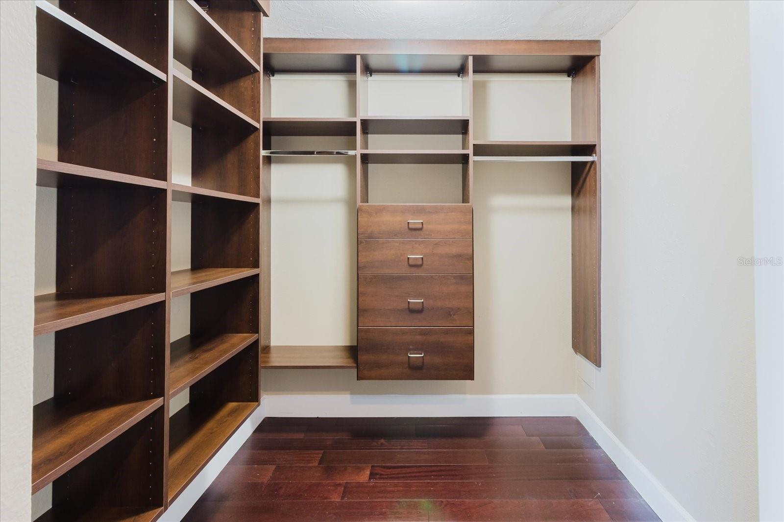 BAY PLAZA - Residential