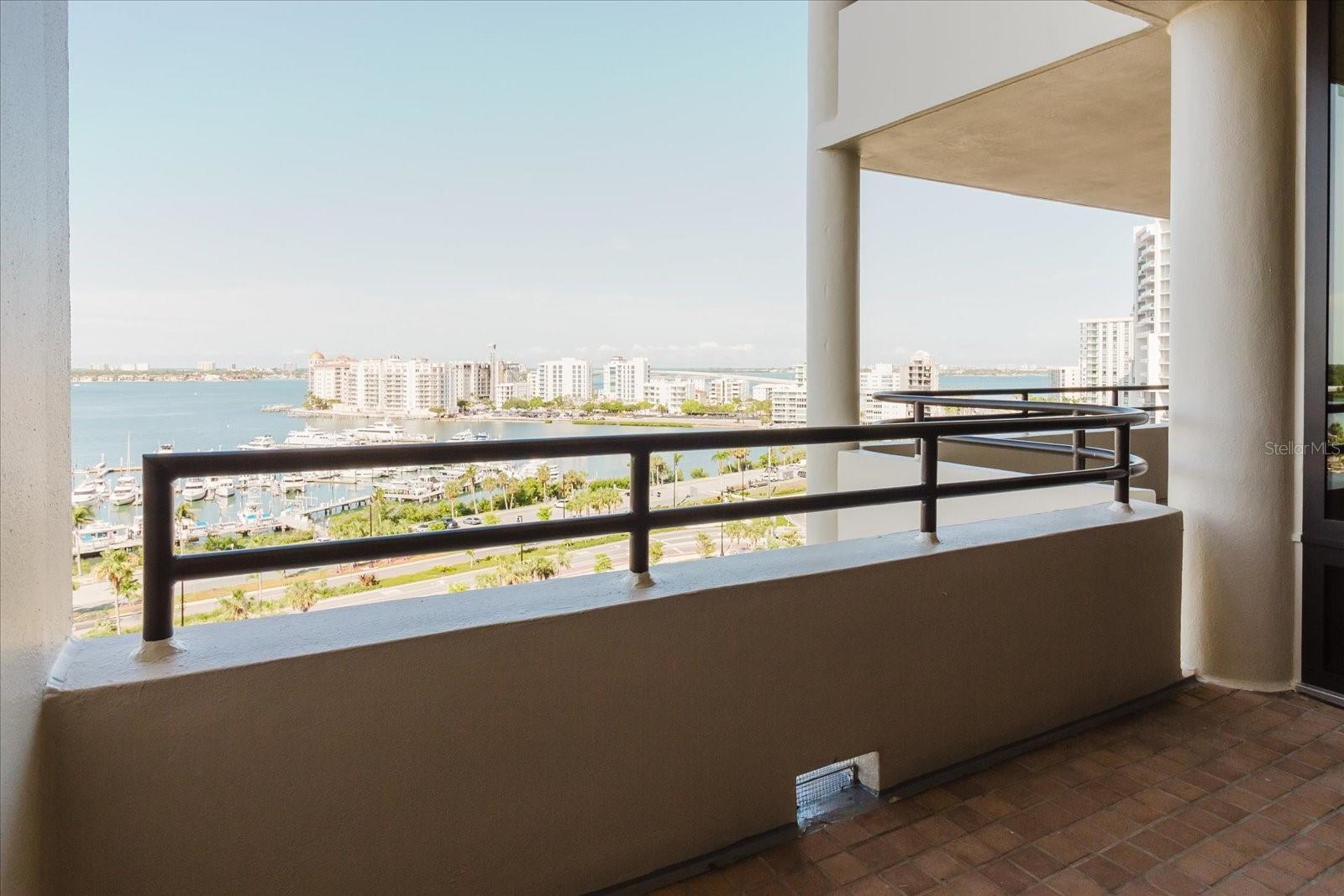 BAY PLAZA - Residential