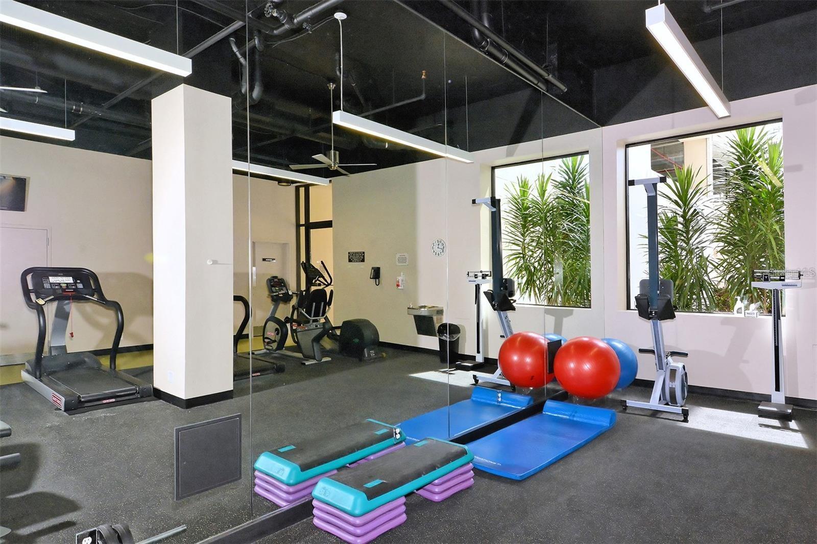 BAY PLAZA - Residential