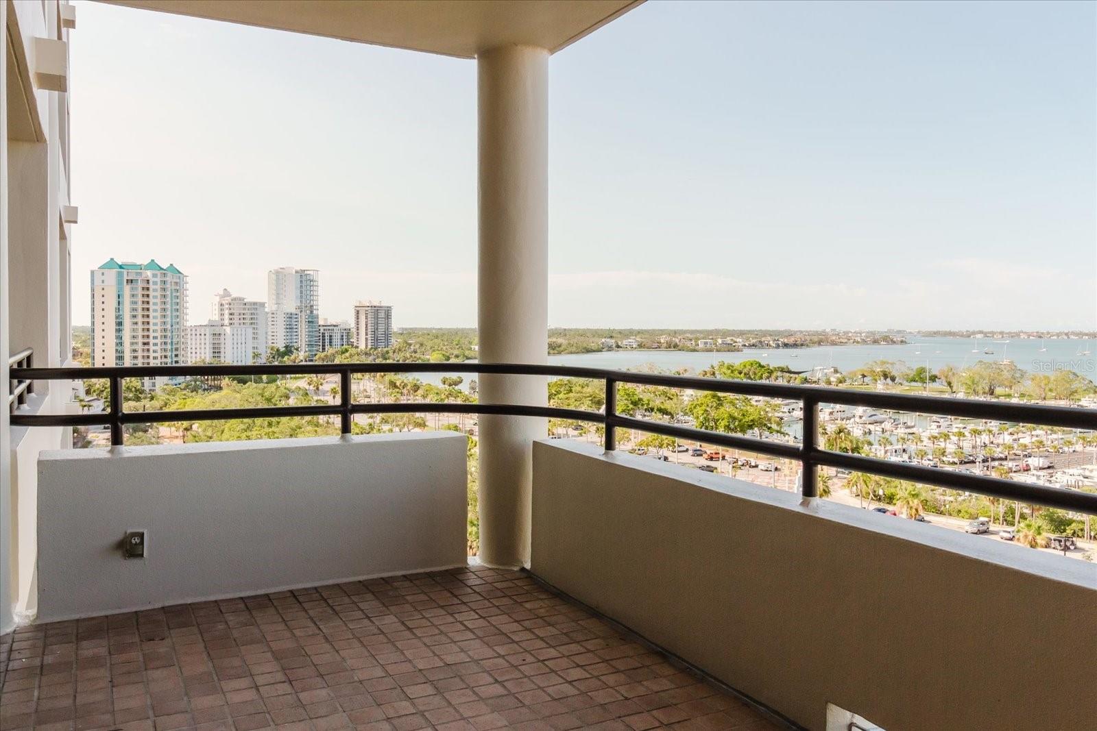 BAY PLAZA - Residential