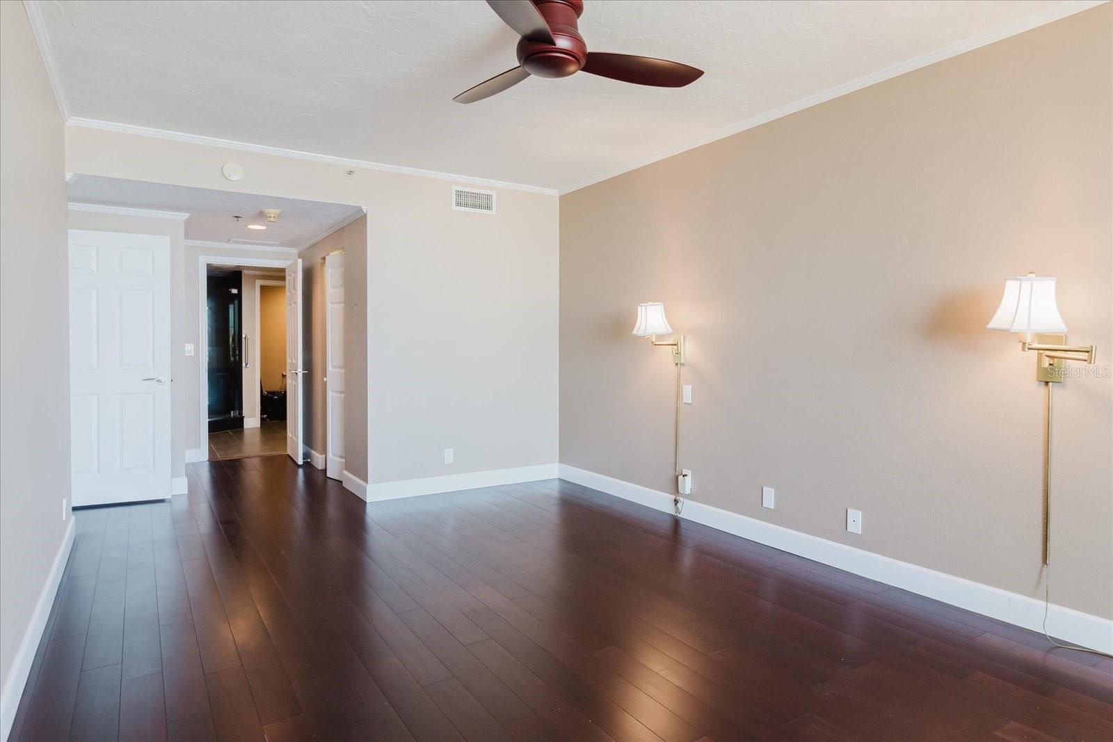 BAY PLAZA - Residential