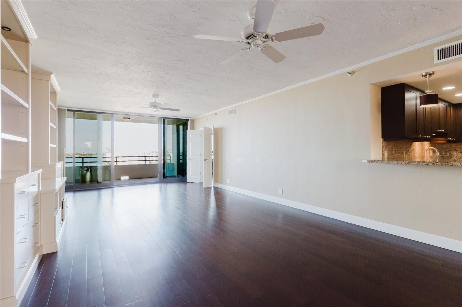 BAY PLAZA - Residential