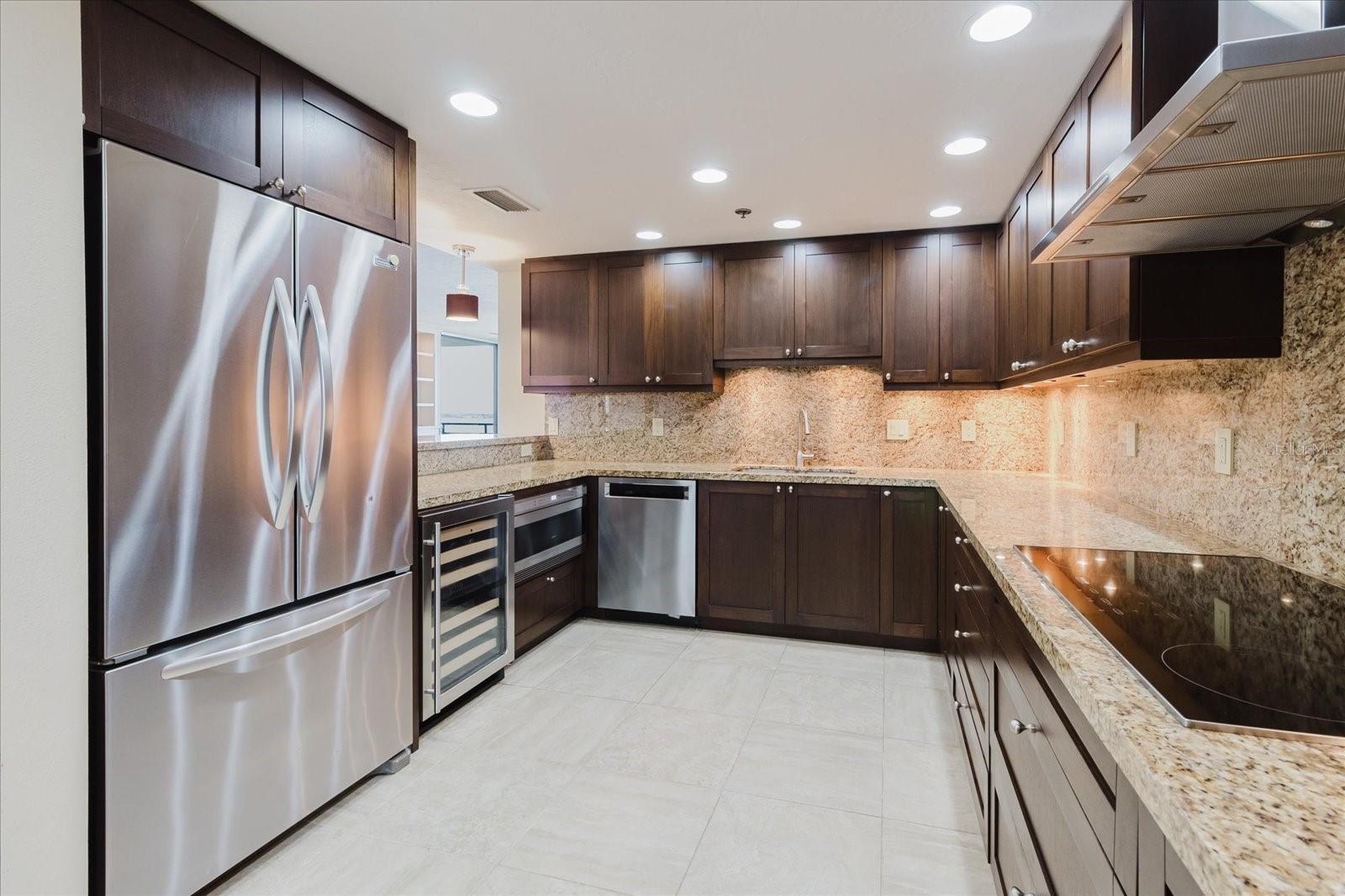 BAY PLAZA - Residential