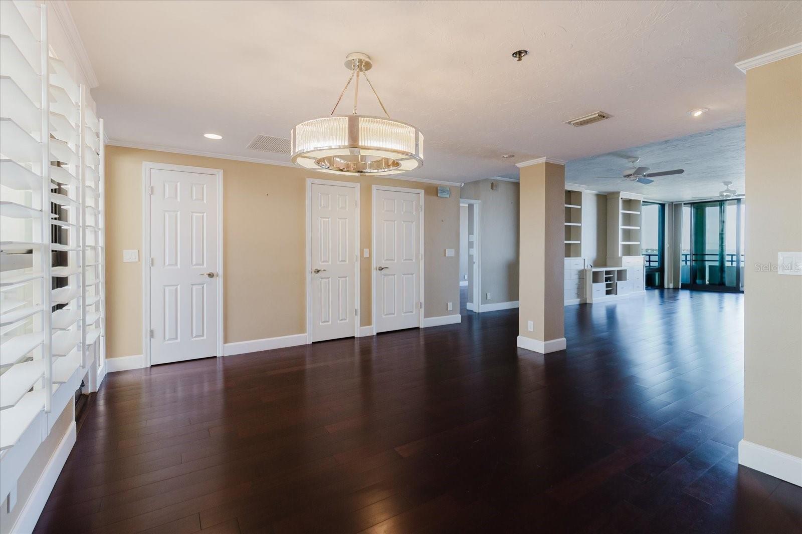 BAY PLAZA - Residential