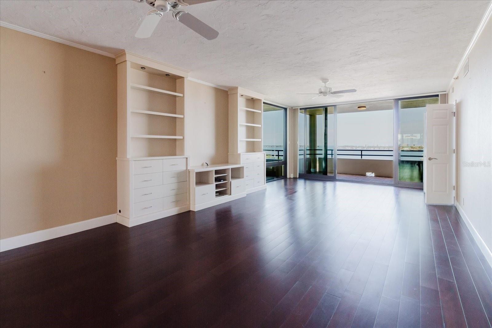 BAY PLAZA - Residential