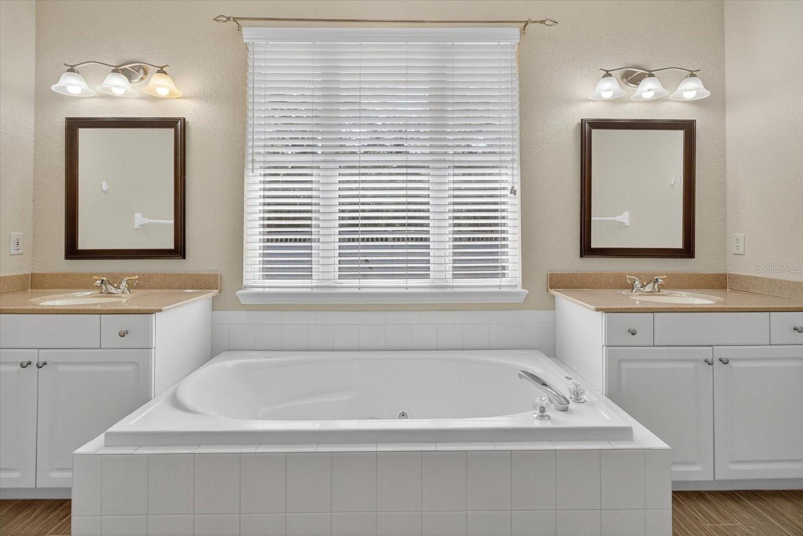 OAKLEY - Residential