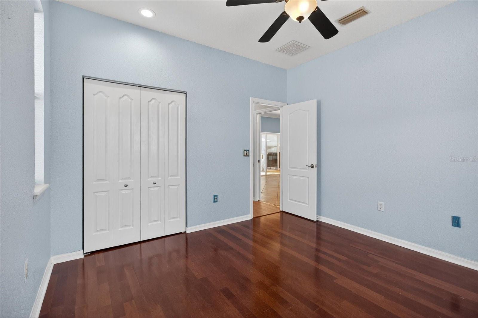 OAKLEY - Residential