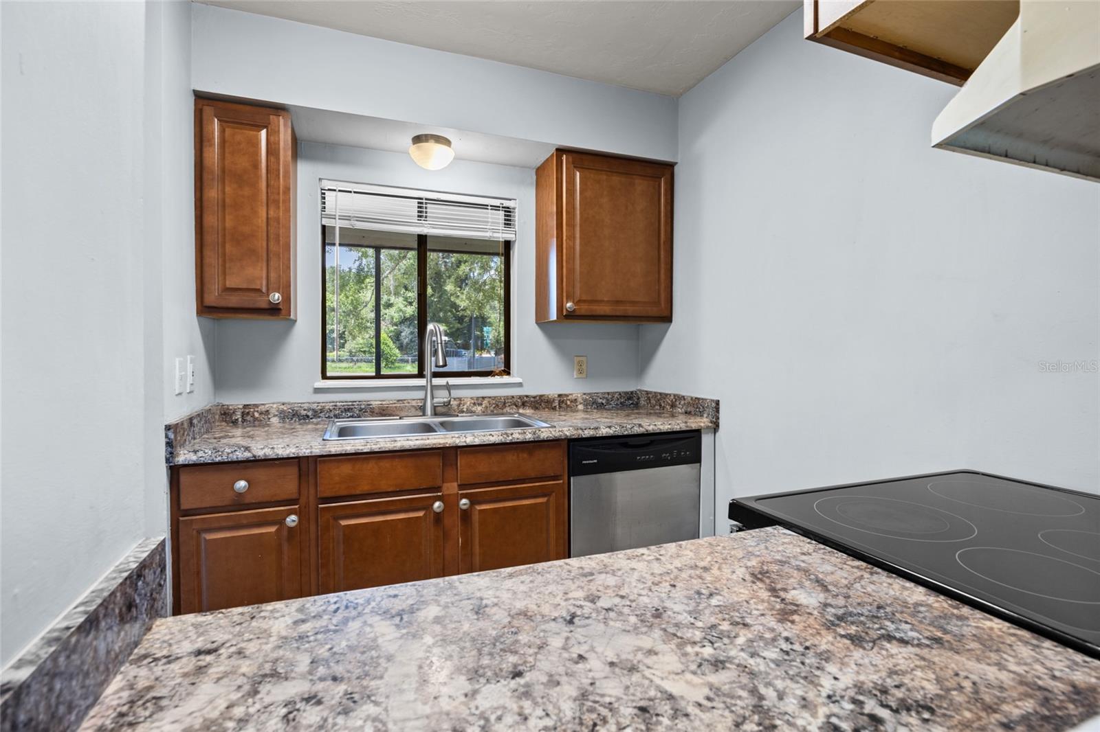 PORTERS OAKS CLUSTER - Residential Lease