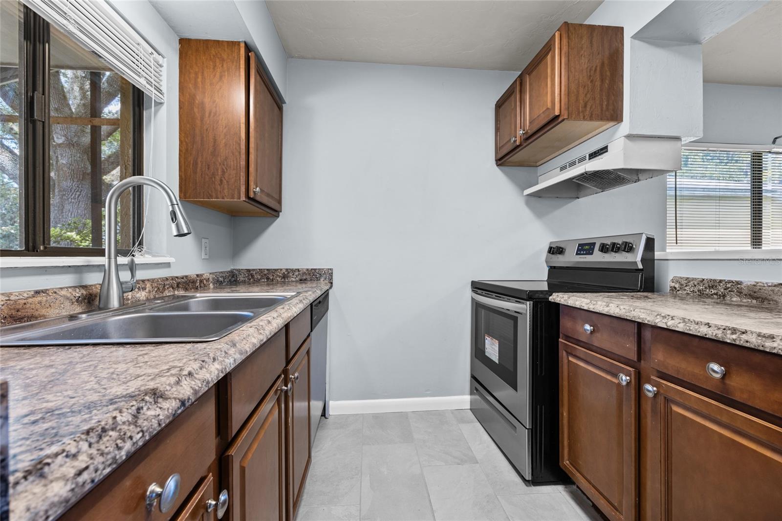 PORTERS OAKS CLUSTER - Residential Lease