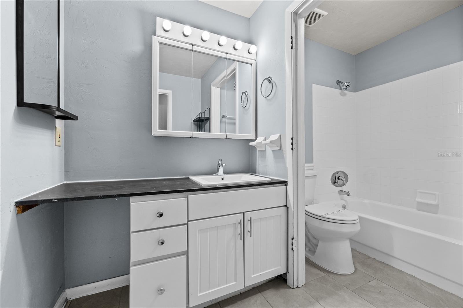 PORTERS OAKS CLUSTER - Residential Lease