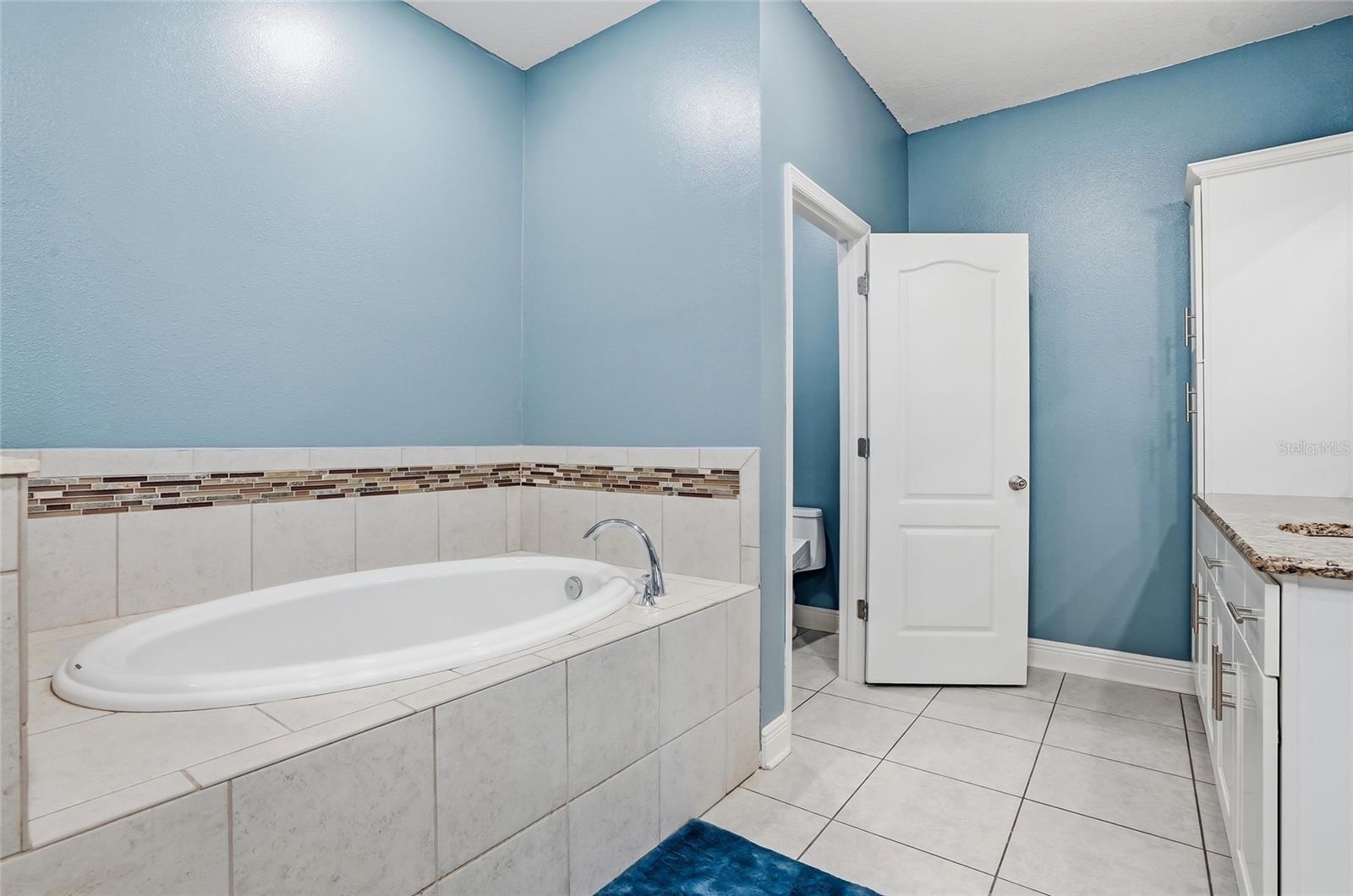 ROYAL HIGHLANDS - Residential