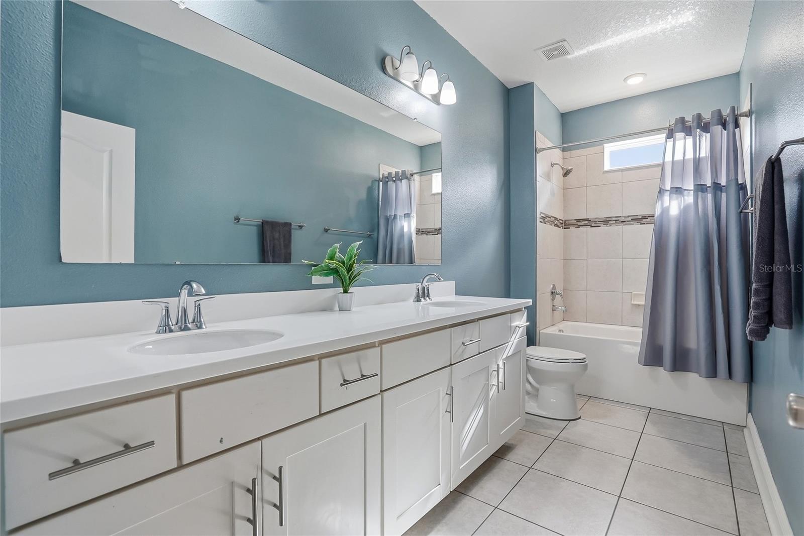 ROYAL HIGHLANDS - Residential