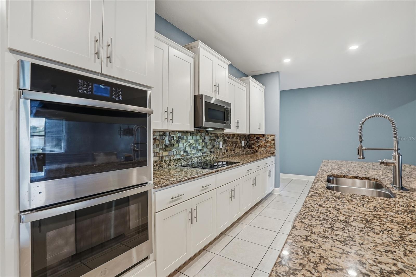 ROYAL HIGHLANDS - Residential