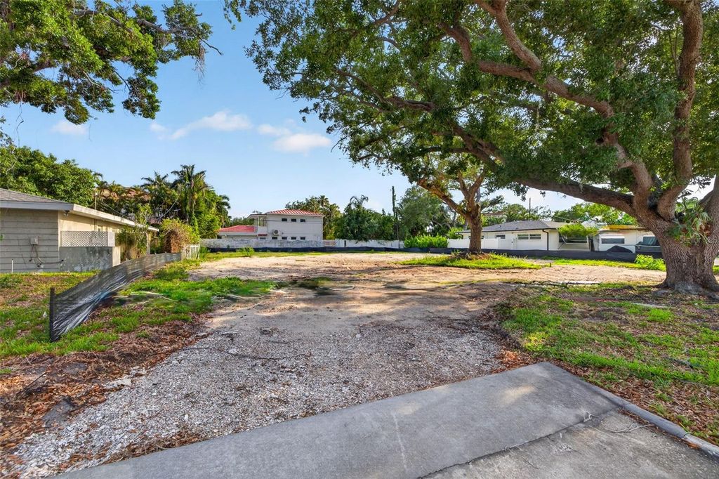 Photo of 289 Rafael Boulevard NE, St Petersburg, FL 33704 (MLS # TB8509901)
