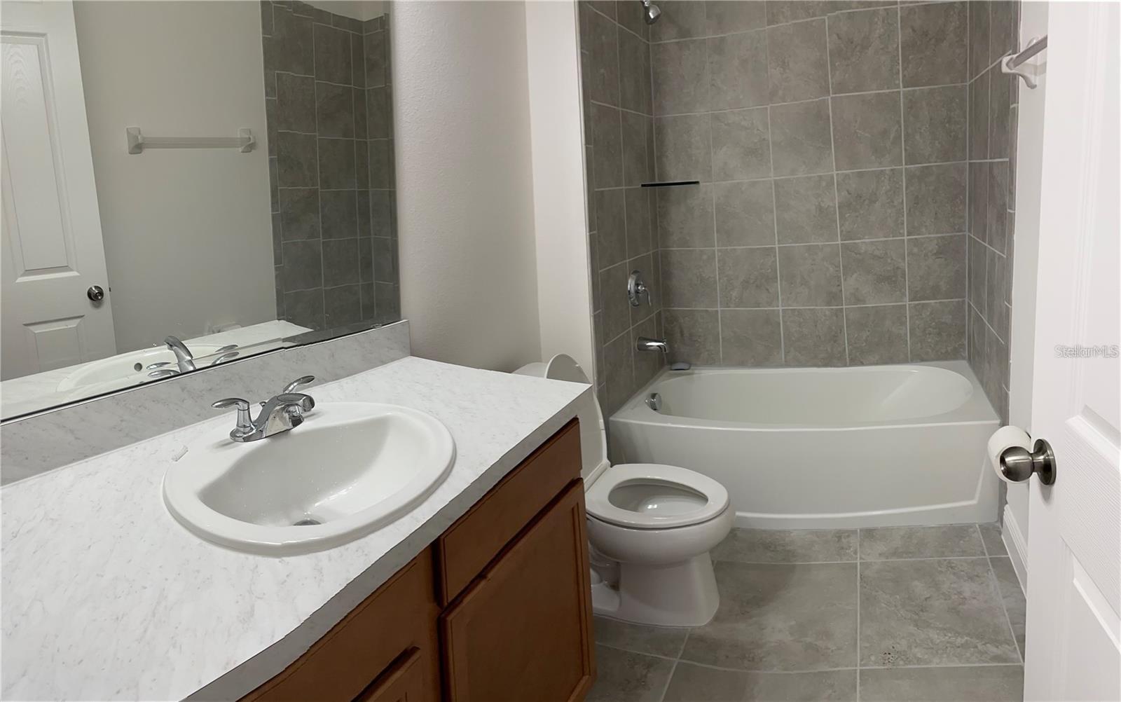 HANOVER LAKES PH 4 - Residential Lease