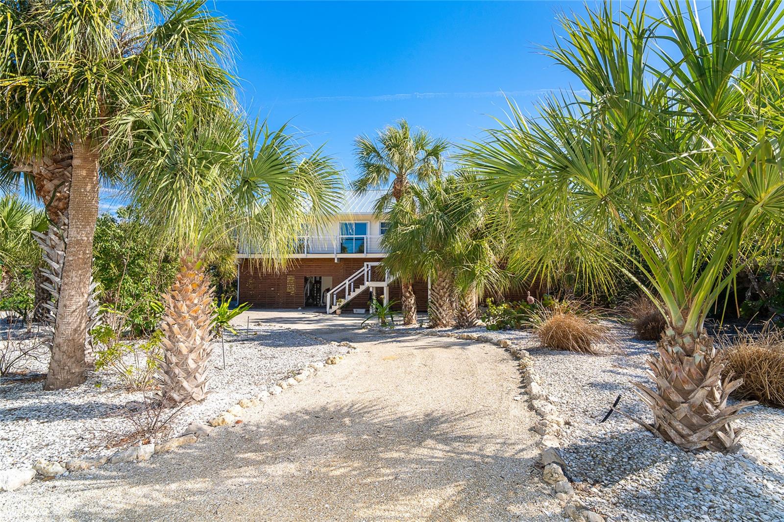 5 POINTE WAY
