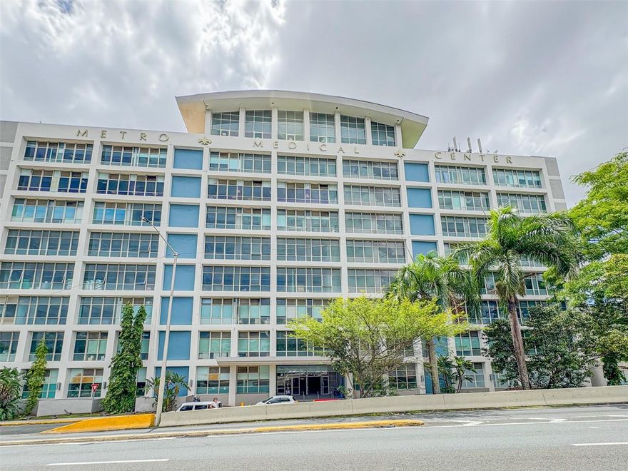 PRIME OFFICE FOR SALE: 1,021 SF Turn-Key Unit in Metro Medical Center, Bayamón.
A ready-to-operate (turn-key) office space available for sale in the Metro Medical Center professional complex, strategically located on PR-2 in Bayamón. This 1,021 square-foot unit is located on the 5th floor near the elevators, offering excellent accessibility.
The space features a highly efficient layout suitable for immediate professional use: reception, waiting area, five (5) private offices, a full in-unit restroom, and a break room/kitchenette (easily convertible into a 6th office). The unit is powered by two (2) central A/C units.
Building Infrastructure & Amenities: The campus is an ideal corporate hub, featuring structured on-site parking, 24/7 security, a central lobby/building reception, elevators, and dedicated men’s and women’s restrooms on every floor. The complex offers convenient connections to San Juan and Guaynabo, with ancillary services (food, lab, pharmacy) available on campus.
This office is perfectly suited for medical, legal, insurance, consulting, tech, or general corporate use. Secure your space in this high-traffic professional complex. Call today to schedule a showing.